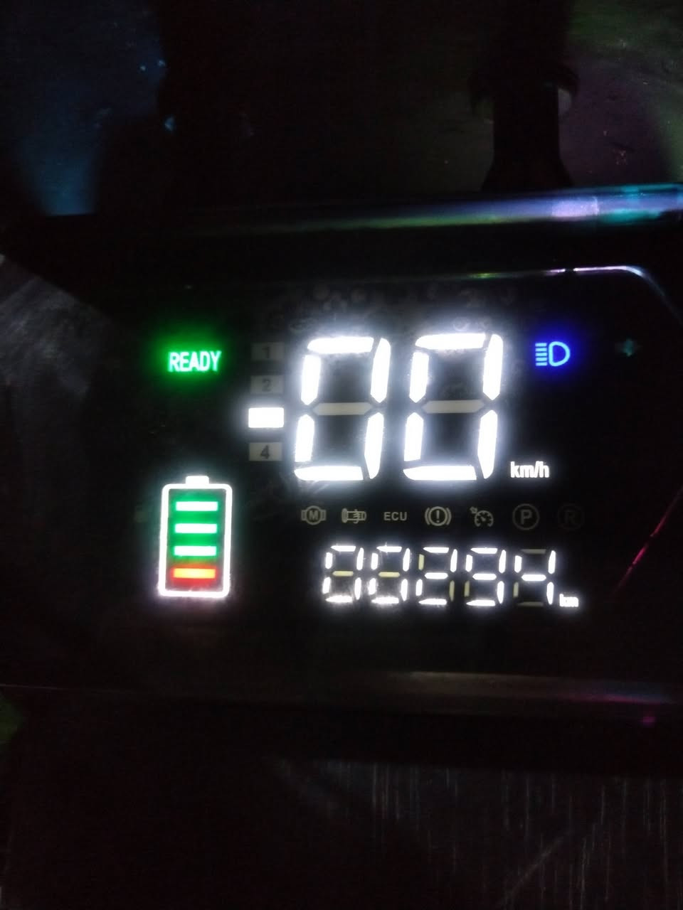 السلام عليكم
دراجة شحن 5 بطاريات #للبيع
بطاريتها ضعيفة


**إذا كنت صاحب هذا الإعلان وتريد حذفه لأي سبب، رجاءا أرسل رسالة إلى الدعم الفني**