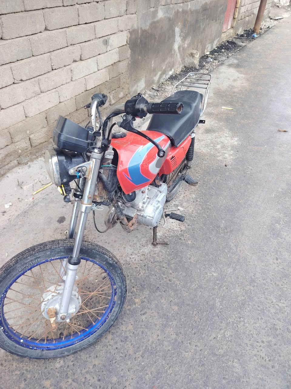 السلام عليكم $دراجه ايراني ادوات
نامه دراجه تخبل بلمشي دهن وبانزين الستفسار السعر خاص 
***********
