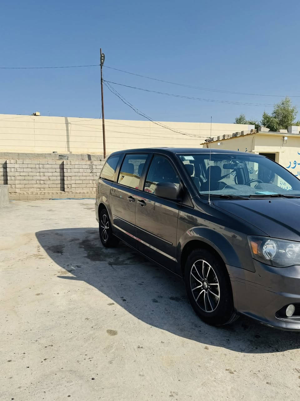 دوج كرفان ٢٠١٦ بدون حادث كلين السعر ١٤٥ وبيهة مجال لاتصال *********** السيارة بسمي
