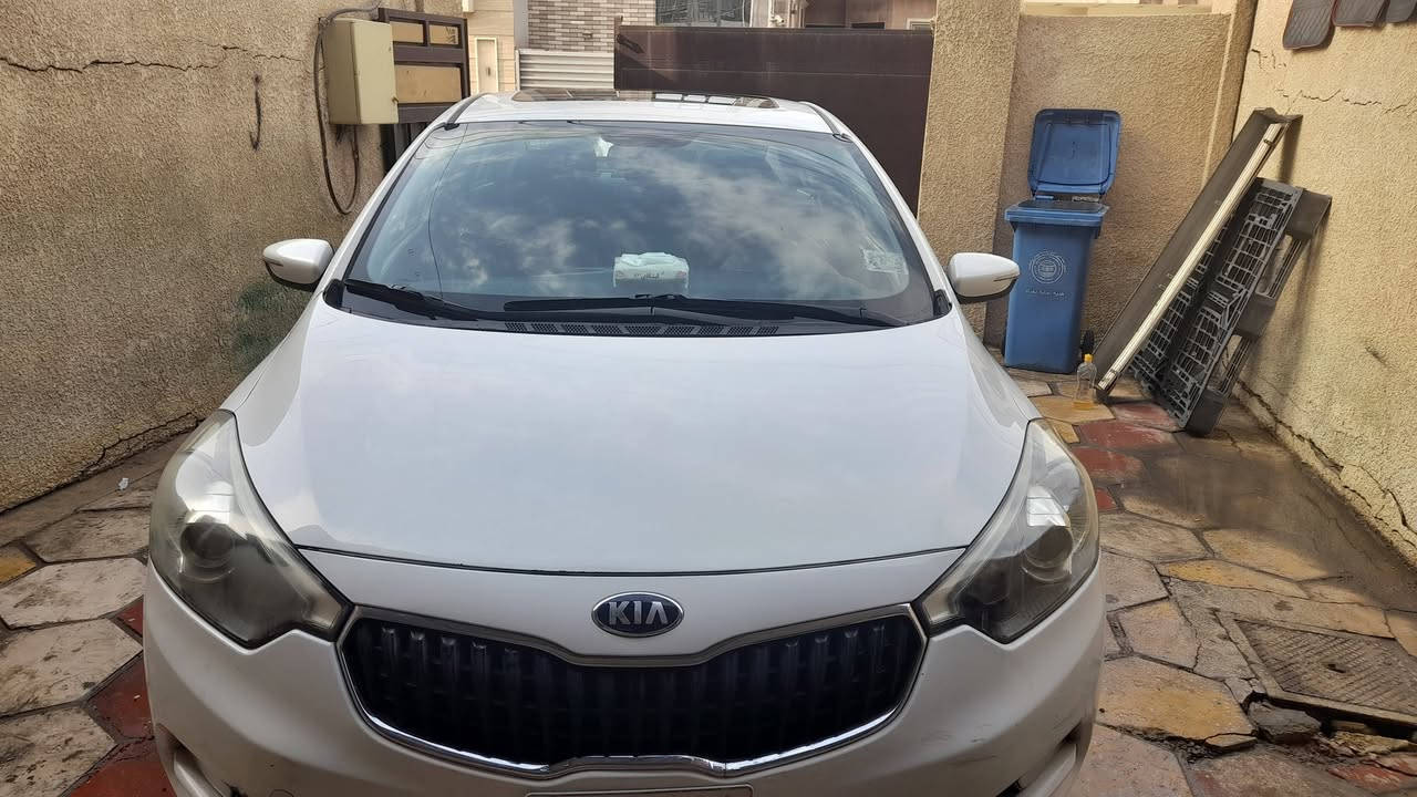 السلام عليكم فورتي 2015 لون صدفي حادثه دعاميه وسرقه جاملغ فول مواصفات .
بصمه 
سلايد
لد خلفي امامي
كشنات جلد تدفئه وتبريد + كهرباء +خزن ميموري
مري شفط + اشاره
ترحيب واناره عند الاقتراب
تدفئه بالاستيرن
تحكم  استيرن جهتين 
حساسات بالدعاميه
شاشه وكامره ابلاديه
قياده 3 وضعيات 
السعر 120 وبيها مجال رقم الهاتف ***********
