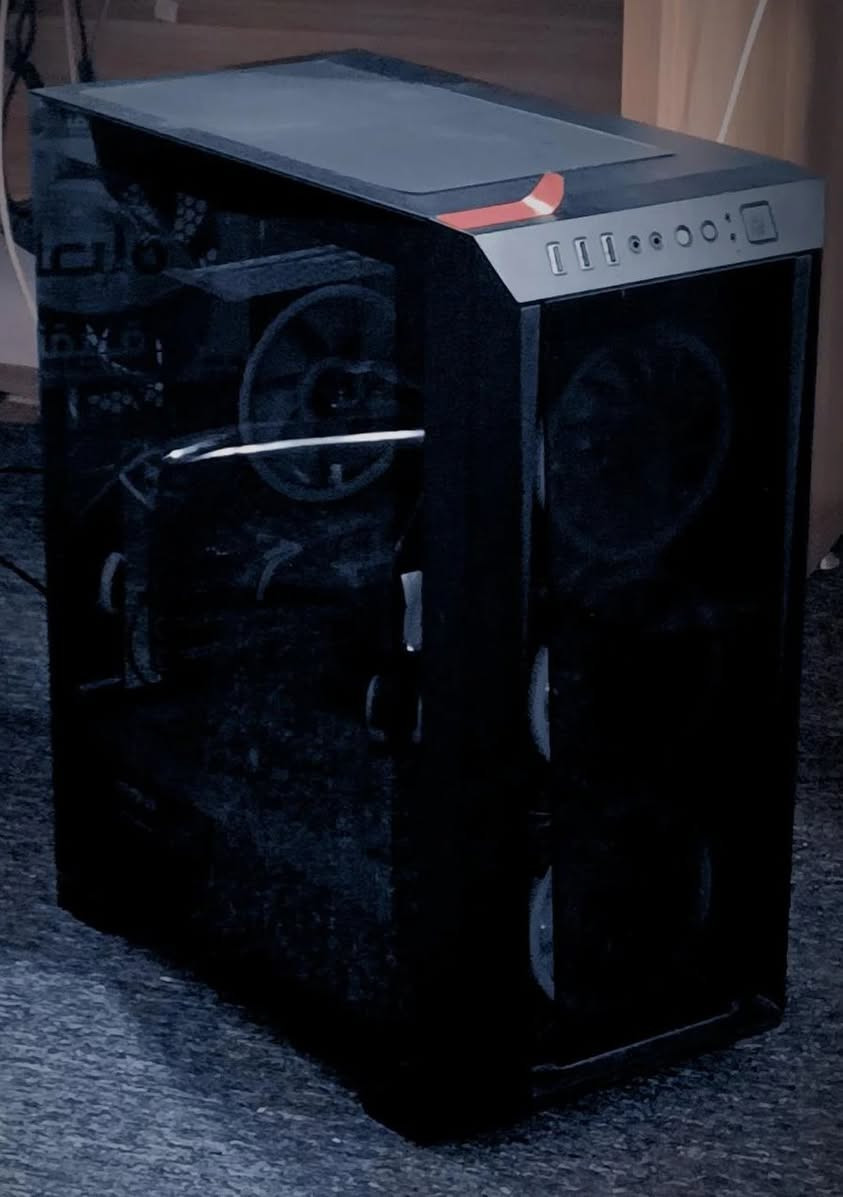 كيس للبيع مواصفات
المعالج: Intel Core i5-10400F.
​كرت الشاشة: GTX 1660 Ti (كرت بطل بالأداء).
​الرام: 16GB DDR4 (قطعتين كل وحدة 8GB) بسرعة 3200MHz.
​التخزين (مطوّر): SSD 128GB NVMe + SSD 512GB (إضافي) + HDD 1TB. (يعني مساحة وسرعة فول).
​اللوحة الأم: M.B H510 M/K.
​الباور سبلاي: 650W.
​الكيس والإضاءة: Case New مع إضافة 3 مراوح RGB شكلها يجنن وتبريدها ممتاز.
​ملاحظات:
​✅ الجهاز شغال 100% وما بي أي مشكلة 
العنوان بغداد 
السعر 600 الف وبي مجال بسيط جدا 
ممتواجد ع الماسنجر للتواصل واتس اب رقم ***********
