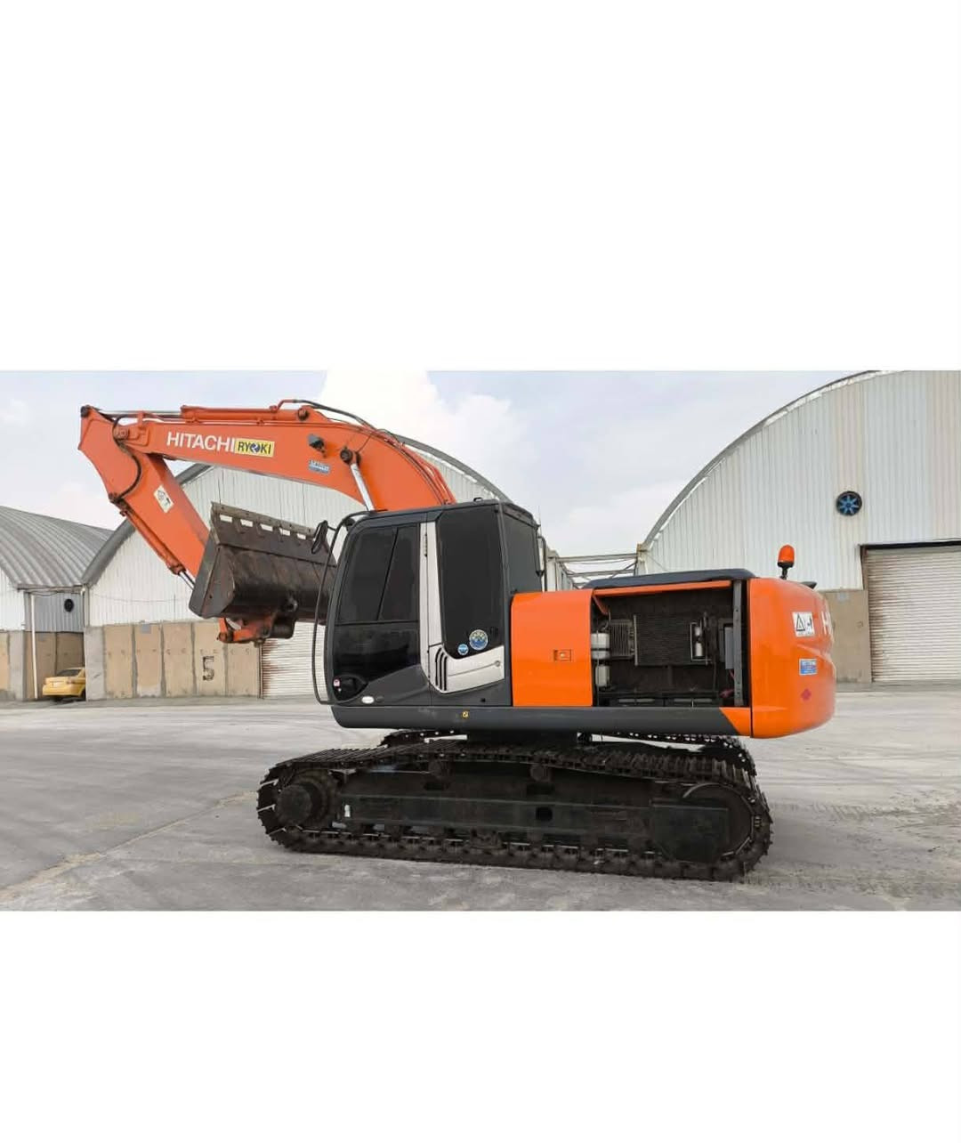 حفارة هيتاشي مديل أثنى عشر مشتغله ثمانية ألف ساعه الحجم 200 بلادية برغي مامفتوح بيها العنوان قضاء غماس. رقم المبايل. 
          ***********
