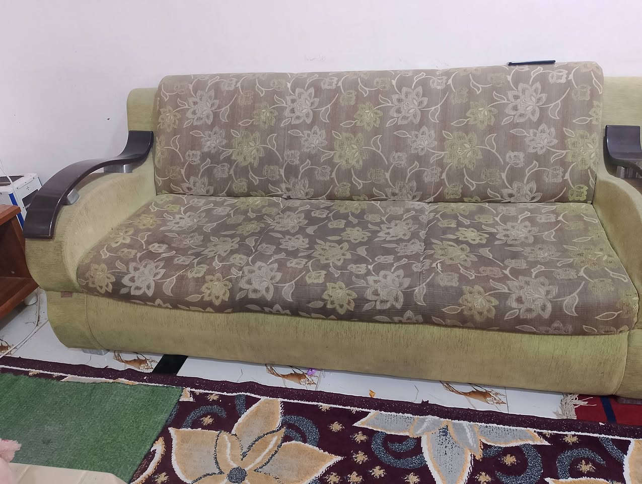 قنفات نضيفات للبيع مابيهن ضرر المكان ديوانيه سنيه السعر ٢٢٥ وبيهن مجال قليل ***********
