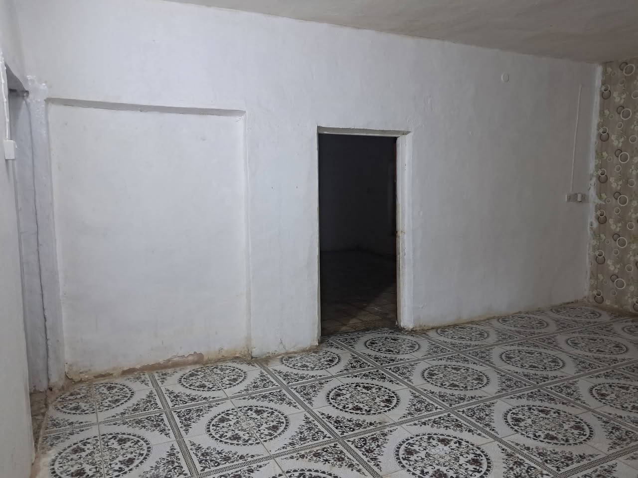 السلام عليكم يوجد مشتمل ارضي للايجار يتكون من ٢ غرفة نوم واستقبال ومطبخ وخدمات في منطقة الزهراء ايجارة ٣٠٠الف ومي وكهرباء ع صاحب الدار
***********
