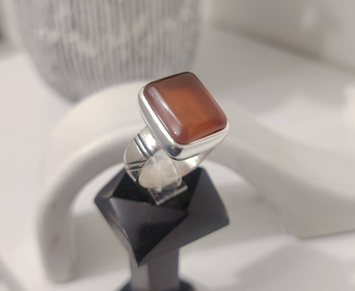 خاتم من العقيق اليماني الطبيعي
صياغه ثقيلة وجميله فضه عيار ٩٢٥
يوجد توصيل الى جميع المحافظات
التواصل ع الخاص او ع الواتساب ***********
