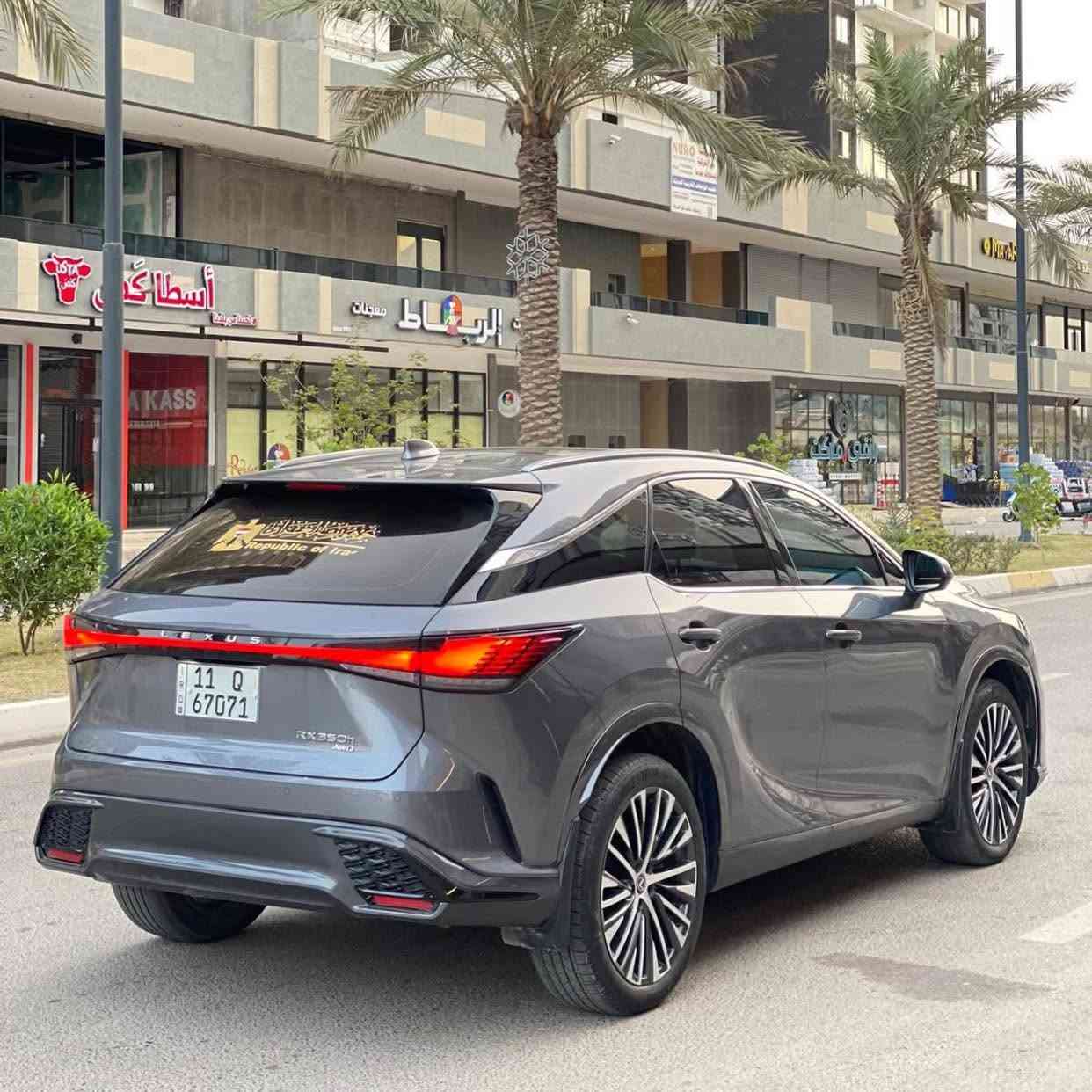 � لكزس RX 350 2023 هايبرد – فل كامل (أعلى فئة) 🇺🇸
✨ مواصفات فخمة ونادرة بالسوق
✨السياره محدثه كت F_sport رياضي 

▪️ محرك 2.5 هايبرد اقتصادي وقوي
▪️ فتحة سقف بانوراما 🌤️
▪️ لايت أمامي 3 عدسات (Triple Beam LED)
▪️ عدسة عين يم الستيرن
▪️ جلد طبيعي فاخر
▪️ تبريد وتدفئة مقاعد ❄️🔥
▪️ ذاكرة مقاعد
▪️ كامرات 360 درجة
▪️ دخول ذكي + تشغيل بصمة
▪️ رادار + مثبت سرعة ذكي
▪️ شاشة كبيرة أحدث نظام

🔍 السيارة جاهزة لأي فحص
📍 بغداد – حي الجامعة

📞 اتصال:📲 واتساب:***********

💰 السعر:34,500 ماكو هيج سعر RX بالسوك 
#لكزس #RX2023 #فل_كامل #هايبرد #سيارات_بغداد #حي_الجامع
