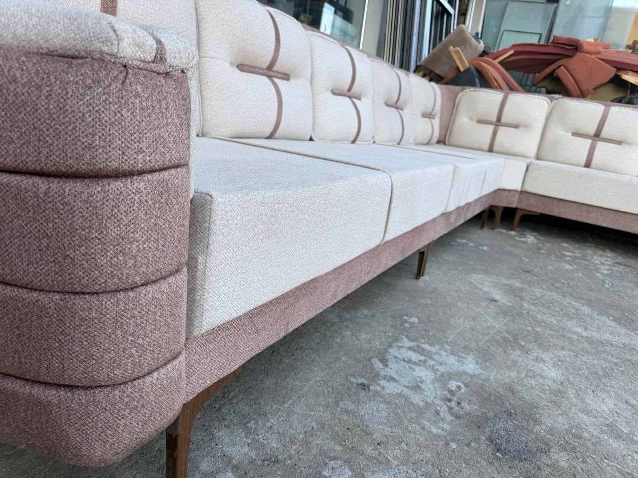 {معرض الاغا يرحب بكم }👋🏻👋🏻
يوجد  📣لدينا ✅جميع فصالات✅ وباسعار مناسبه 

سعر المتر 💵(65)الى💵(75)دولار حسب الفصال 

يوجد استندر (8)متر. ونص (11)نفر بسعر 💵(330)دولار مع ضمان سنه 💯 خشب واسفنج  قماش وفصال حسب الطلب 
تغليف ديوان مستعمل وتبديل بفصال حديث حسب طلب الزبون 

يوجد تخم (10)نفر. ✅بسعر💵(500$)دولار 

العنوان. 🇮🇶 دهوك  مالطا رقم هاتف :[***********] فايبر +وتساب دهوك, العراق
