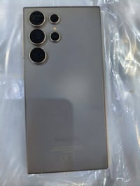 جهاز S24الترة للبيع ذاكرة 256 وياه الباكيت وشاحنة اصلية  جهاز بس بيه ن...