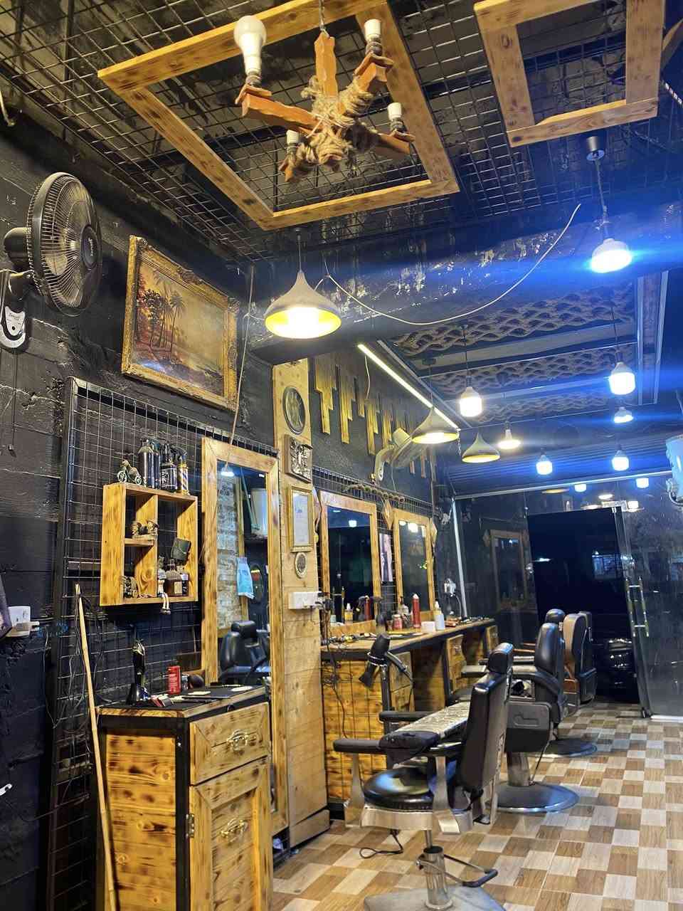 ديكور كامل للبيع مع الكراسي
الاستفار على الرقم ***********
