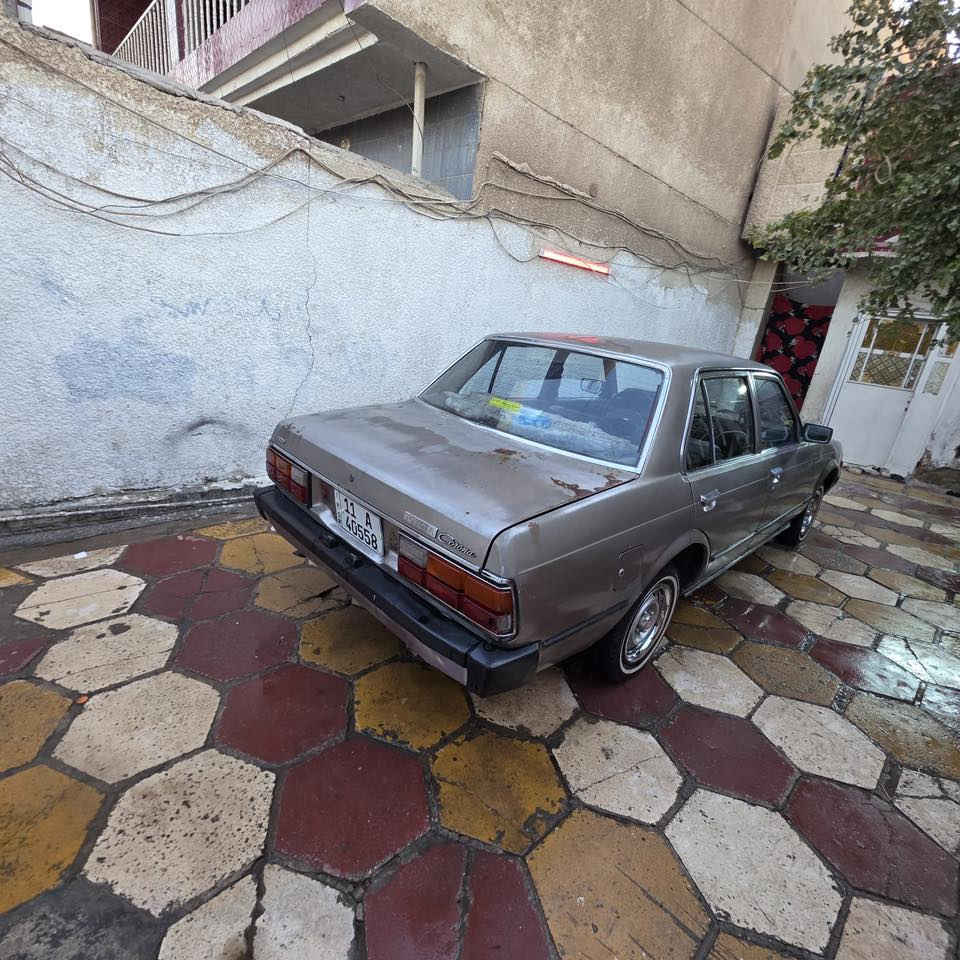 سلام عليكم كرونه موديل 1981سياره مكفوله من ضربه وصبغ مكينه وكير مكفولته تبريد دفهه شغل تخم تاير جديد صدر مامي وخلفي جديد سياره مكفوله من كلشي بلاديه كهربائي كله شغله كل نقص مابيه سياره مال جناي رقم بغداد نكليزي هزه جديد سنويه الى 30سياره تحويل مباشر السعره 44مكاني بغداد بلديات وهذ رقمي ***********
