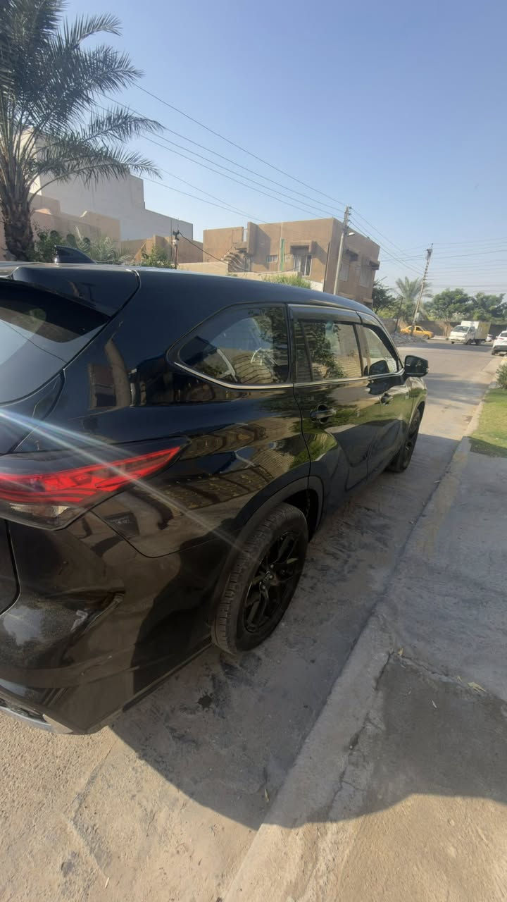 للبيع تيوتا هايلندر 2021 هايبرد  LE اسود
‎المواصفات 

ماشية:68000 km قابل لزيادة
‎حجم محرك :2500هايبرد  
‎الضرر: موضح بلصور مع سونار
‎المواصفات :
‎-كرسي السايق كهرباء ٧ راكب( داخل ابيض )
‎-صندوق كهرباء 
‎-شاشه كار بلي
‎-هاندبريك كهرباء
‎-تبريد ٣قطع خلفي وامامي بالوسط وتحكم خلفي مفصول
‎-لايتات زينون LED
‎-توقف ذاتية
‎-اوتوهولد
‎-رادارات اماميه خلفيه وجانبيه
‎-حساس مري نقاط عمياء 
‎-تحديد السرعة
تحكم الشاشة و الصوت اشاير مري  
‎-تشغيل عن بعد
‎-التشغيل بصمه
‎-الابواب الاماميه بصمه ودخول ذكي
‎
‎ السعر:230وبيها مجال
‎مكان السياره بغداد

للاتصال: وتساب ***********
***********
