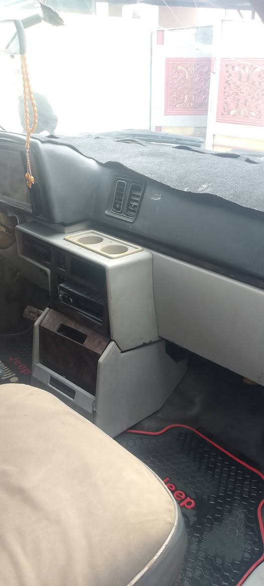 السلام عليكم سياره دودج موديل 1991محافضه ديالى المقدادية مكينه كورله تخم تاير جديد 
دوشمه جديد
السعر 25بيها مجال
رقم التليفون ***********
