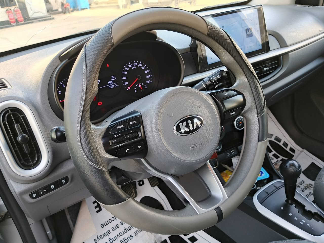 السلام عليكم للبيع كيا بيكانتو موديل 2020 وارد خليجي ماشيه 58 الف السياره جديده بدون لا صبغ او لا بارد بس بيها حلوب خفيف مواصفات  السياره تحكمات + شاشه + كامره دواره ،+ كشافات + مانع تزحلق + اي بي اس السياره رقم اربيل تحويل مضمون تخم تاير جديد باتري جديد السعر 98 او بيها مجال بسيط مكان السياره كراده لاتصال ***********  او  ***********
