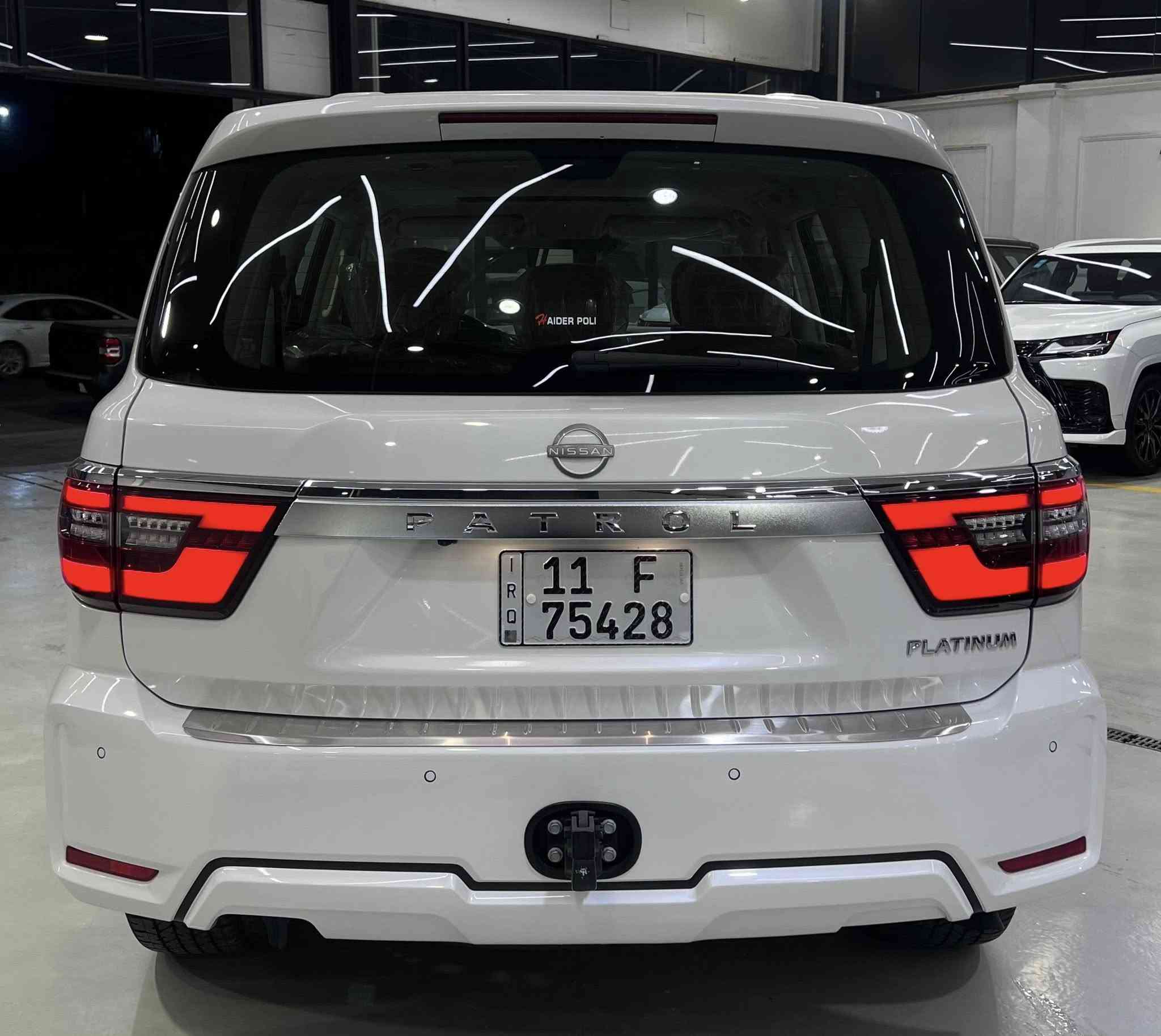 نيسان باترول بلاتينيوم وكالة السور V6
فول اعلى مواصفات محرك ستة سلندر 
ماشية  13000 الف كيلو
رقم بغداد
صبغ قليل بالجاملغ الخلفي فقط
العنوان بغداد نفق الشرطة
السعر 520$
***********
