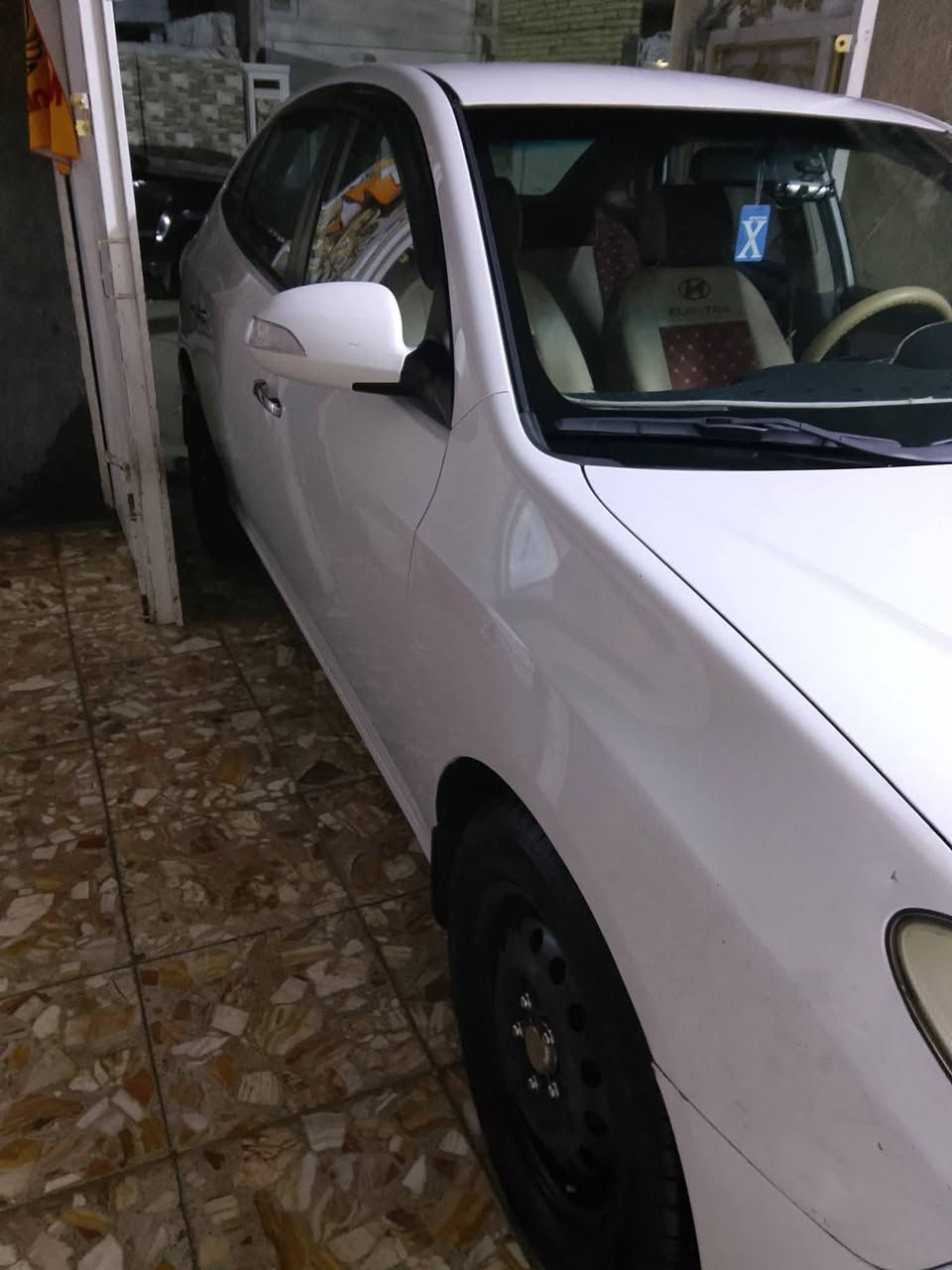 السلام عليكم النترا 2010 سياره حلوه كلشي بمعنى الكلمه
موصفات :
محرك1600 خير من الله 
شاشه +حساسات خلفيه 
ومعروفه النص فول 
صدر محرك كير كله بشرط كفاله من تنقيص وتبخير
بيه بارد جاملاغات الاماميه موضح بل صوره 
مبدله باب مال سايق نفس اللون 
رقم اربيل بسمي والتحويل ثاني يوم 
سعر 110 وبيه مجال للطيبين
والرقم  ‏‪‪0770 536 4082
           ‪‪0790 388 6533‬‬‏ 
مكان السياره بغداد الحسينيه مال راشديه
