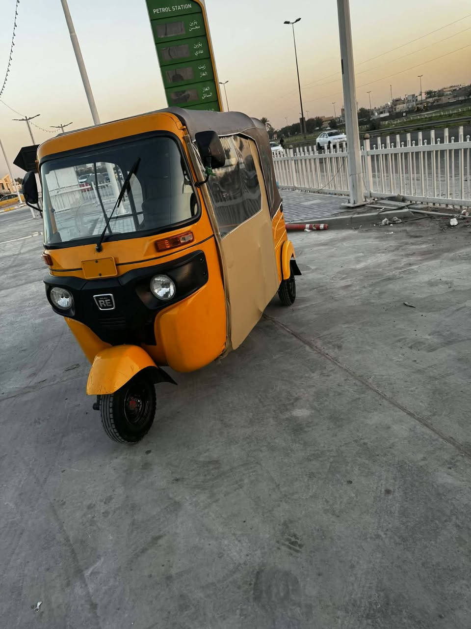 تكتك موديل 2022 شهر الثامن بغداد بأسمي
كفالة عامة بيها بارد بسيط بالجاملغ الخلفي لغود بلادية مكفوله 
وجاهزه كبل تطلع لشارع مناقصها اي شي 
السعر 9 ملاين ونص وبيها مجال 
***********
