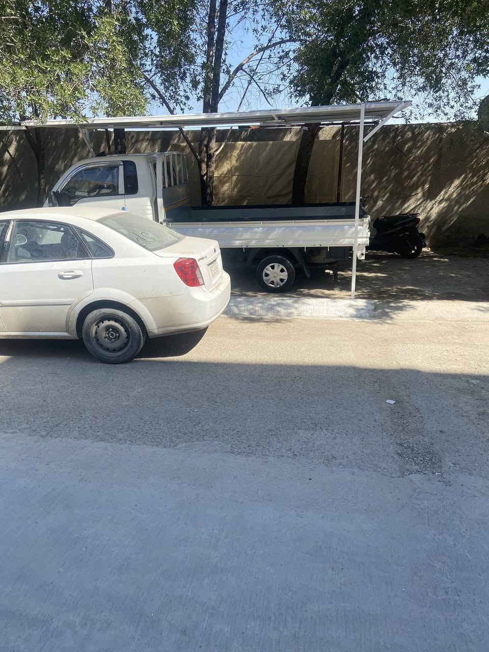 السلام عليكم
دار المساحة 75 للبيع
شعب حي التجار شارع الاسواق المركزيه 
لايوجد جار مقابيلك 
تشجير مقابيلك ومكان مال 3 سيارات+مخزن 
 بناء 2025 شهر 9 جديد
الشارع ميغرك ولا يفيض 
4 غرف نوم وسطح واستقبال وحولي ومنور
بناء مرمر +بورسلي 
حمامين  2
ثلاث طوابق
كل طابق مطبخ وساحبه وحده
بس دارين بل سند
فرع مابي هواي بيوت هادء
اناره لدات كهرباء وطنية جهتين
ثالث بيت على شارع العام 
كل شي قريب يمك
***********
