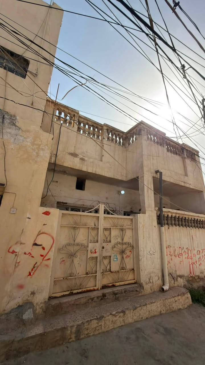 دار للبيع او للايجار
طابو ملك صرف مساحة 82.5

بناء تسعينات 

موقع الدار منطقة المنجرة شارع الي يطلعك للوثبه
فرع اسواق العسل

دار قابل للسكن مابي اي نقوصات

سعر الدار 95 مليون بيع

ايجار 300 الف 

اذا تريد تشتري او تاجر اتصل على الرقم

***********
