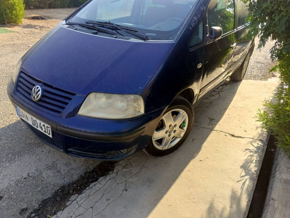 Volkswagen sharanمۆدێل 2003 فول مواسفات بەس سویجە یەعنی علوج کێشەی مەدەنی بەشەرتە سعری ۲٥ ورقە  گێرو مکینەی تویتای یابانی لەسەرە گێر تماتیکە مکینە چوار پستۆنە بێ کێشەیە سەیارەیەکە 
شوێن . هه وڵێر دارەتوو 
‌*********** أربيل, العراق
