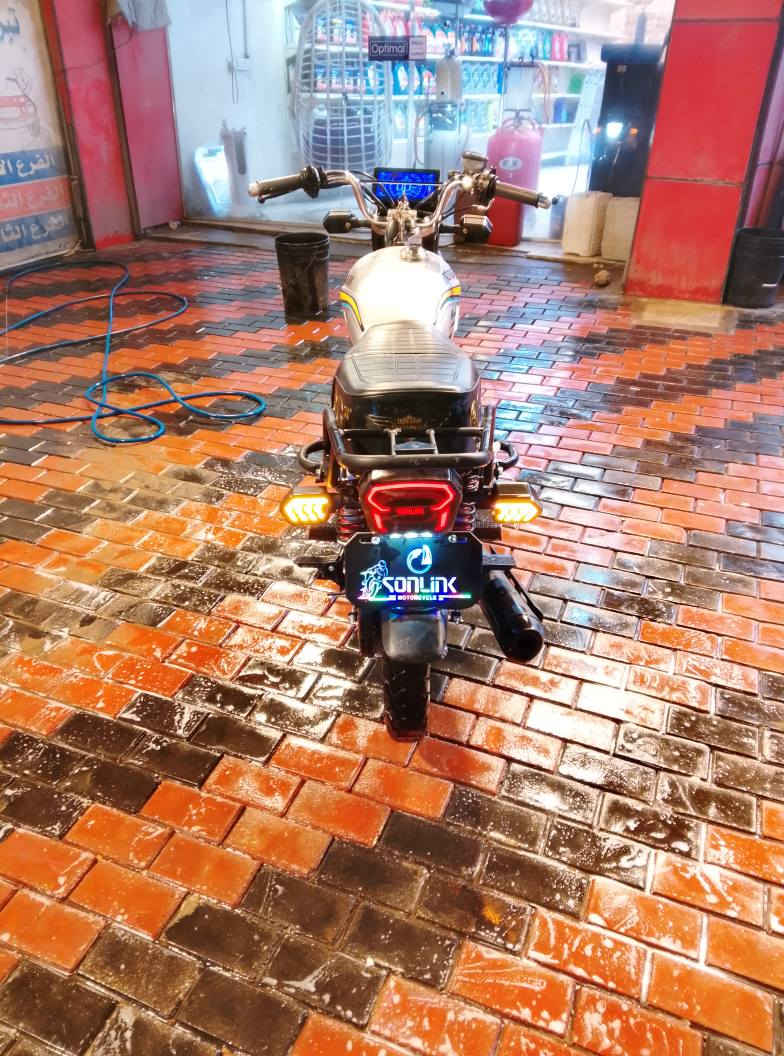 السلام عليكم 
دراجه ايراني موديل 2025 / 5 كير 
ماشيه فقط 3 الف 🔴

 الدراجه مكفوله كفاله عامه اي نقص مابيها كلشي شغال نكره سلف و كهربائيات شغاله كلهن 

 بي سويج عدد 2 و بصمه عدد 2 مابيها أوراق اصوليه فقط أوراق المكاتبة مال المعرض 🔴

وياها صندوك مال توصيل و ستاند تلفون 🔴

فقط بيها ضربه بسيطه على الجهة اليسار مثل ما موضح بالصور ابد ما مأثر على شي 🔴

سعرها 850 الف و بي مجال للشراي  🔴

مكاني بغداد الاعظمية شراي تفضل خاص و ما يكون بخاطرك الا طيب ، او اتصل ... *********** وبي واتس 🔴 بغداد, العراق
