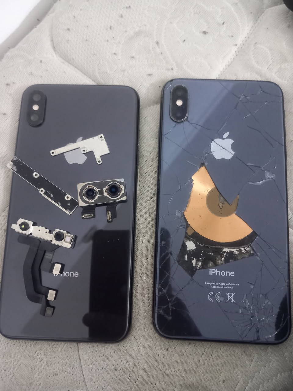 ايفون اكس ماكس للبيع او مراوس بايباد
ذاكرة ٢٥٦ 
بطارية ٧٥ 
الضهر مكسور والكامرة الخلفية واكفة 
انطيك وياه شاصي كامل وكامرة خلفية وامامية 
سعرة ١٥٠ 
مكاني بغداد الزعفرانية


**إذا كنت صاحب هذا الإعلان وتريد حذفه لأي سبب، رجاءا أرسل رسالة إلى الدعم الفني**