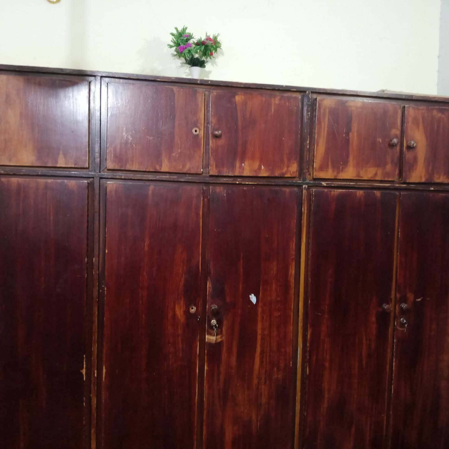 غرفة نوم حطاطة كنتور 6بوب ملحق 200
بوفية 50
زاوية 25
العنوان صقلاوية ***********
