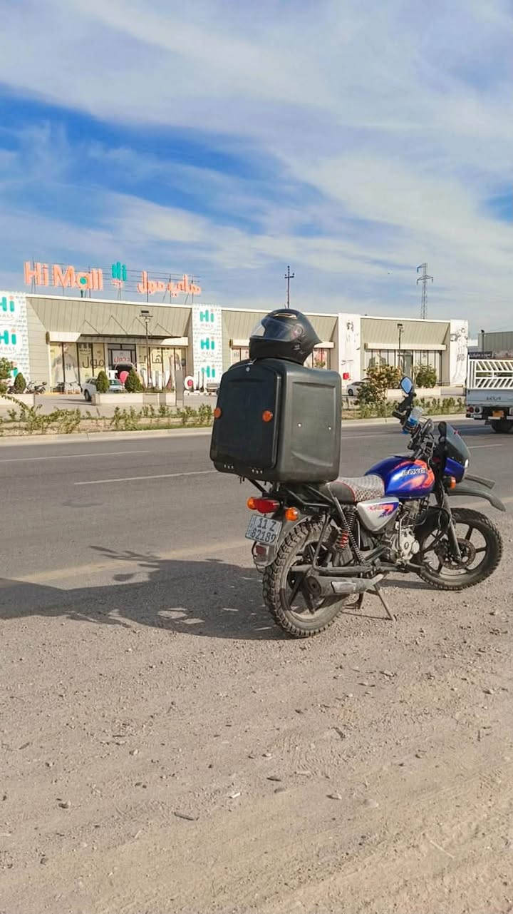 السلام عليكم
بوكسر جبلي ازرق اللون موديل 2023 مرقم للبيع 
محرك مجفت بوشه وبستم شركة 
والدراجه كاملة نقصهة بس صفاحية جهة الباتري رقمهة بغداد انكليزي مشروع وطني بأسمي تحويل ثاني يوم السعر مليونين و 350 الف وبيها مجال بسيط عنواني بغداد العامرية 
غير متواجد على الفيسبوك 
رقمي موجود واتساب
***********
