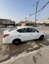 للبيع نيسان صني  موديل 24 هندي بليتة زركة  سيارة كفالة بيها بس رصعة بل...