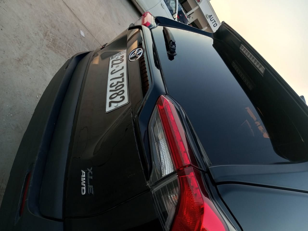 ‏السلام عليكم ورحمة الله وبركاته 
‏
‏سيارة Toyota RAV4 2021 XLE فول الفول 
‏وارد أمريكي كلين تايتل أمريكا هزه جديده
‏ بانزين فقط، بلاك ادشن من الداخل والخارج
‏مرقمه أربيل
السعر 225 وبي مجال 
‏السيارة ماشيه 154 ألف كيلو متر 
‏ ✅ بدون تبديل ✅ بدون دواخل ✅
‏فقط ضربه صغيره صبغ الباب الامامي وبارد نص اصبع من البونيد جانبا يعني كلين 
‏المواصفات 
‏
أ‏بـــواب بصمة
بصمة تشـــغـــيل 
‏شـاشـــة كبـــير لمس
‏كــــامــــيرا خلفية 
‏هـــانـــد بـــريـــك بصمة
‏اوتو هولد (𝐀𝐔𝐓𝐎 𝐇𝐎𝐋𝐃)
‏اوتو ستارات (𝐀𝐔𝐓𝐎 𝐒𝐓𝐀𝐑𝐓)
‏اوتو ستوب (𝐀𝐔𝐓𝐎 𝐒𝐓𝐎𝐏)
‏رادار امامي (تحديد مسار)
‏ادار جانبي (نقاط عمياء)
‏ادار خلفي (التحذير من الاصطدام)
‏ساسات امامي
‏ساسات جانبي 
‏‏حساسات خلفي 
‏نظام (𝐄𝐂𝐎)
‏نظام (𝐍𝐎𝐑𝐌𝐀𝐋)
‏نظام (𝐒𝐏𝐎𝐑𝐓)
‏نظام (𝐒𝐇𝐎𝐖 𝐧𝐨/𝐨𝐟𝐟) 
‏نظام (𝐌𝐔𝐃&𝐒𝐀𝐍𝐃) 
‏نظام (𝐑𝐎𝐂𝐊&𝐃𝐈𝐑𝐓)
‏‏تحكمات استيرن 
‏استيرن هيتر
‏‏كشن سائق كهربائي 
‏‏كشنات هيتر
‏كشنات تبريد
‏صندوق كهربائيّ شفط 
‏‏تـــبريـــد مـــركـــزي ـــبريـــد قطعتين 
‏لايتات 𝐋𝐄𝐃 ليد بلادي
‏بلوجكترات 𝐋𝐄𝐃 ليد بلادي
‏بكلايتات 𝐋𝐄𝐃 ليد بلادي
‏تدفئة للشباك الأمامي مانع ضباب 
‏للمرآة الجانبيتين 
‏
‏وبعد وبعد 
‏مكان السيارة بناحية القيارة 
للأستفسار على الرقم واتساب ***********
