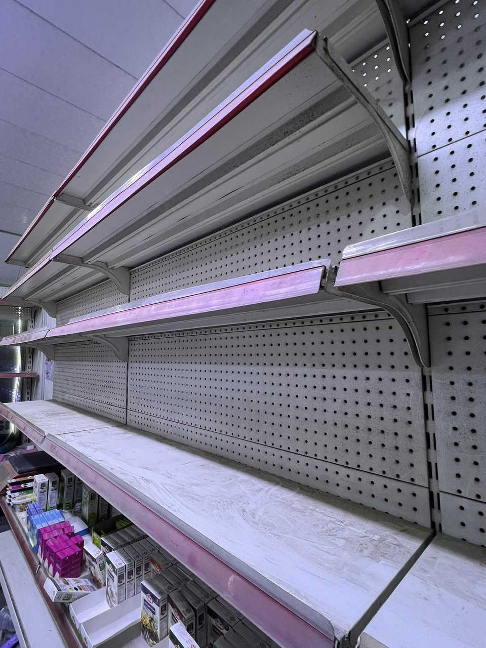 السلام عليكم 
تصفية أسواق 
عارضات العدد 5 للبيع جدد
رفرف مواد ثقيل 
سلات جبس العدد4 
مكاني بغداد الدورة 

الاستفسار الاتصال 
‭0781 745 3678‬
