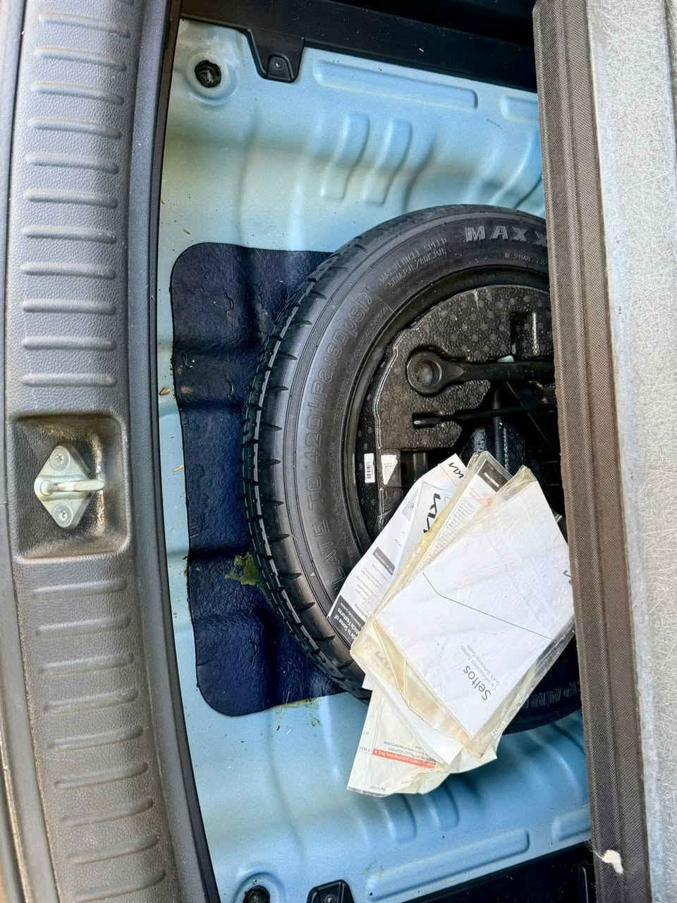 السلام عليكم
سليتوس ٢٣ جديدة أمريكي
ماشي ١٦
السيارة رقمها بغداد جديد  قبل شهر سويتة
مكفولة من الدواخل والايرباك والصبخ وكلشي السياره جديده الله شاهد
السعر 160 وبيها مجال ***********
ََ
***********
