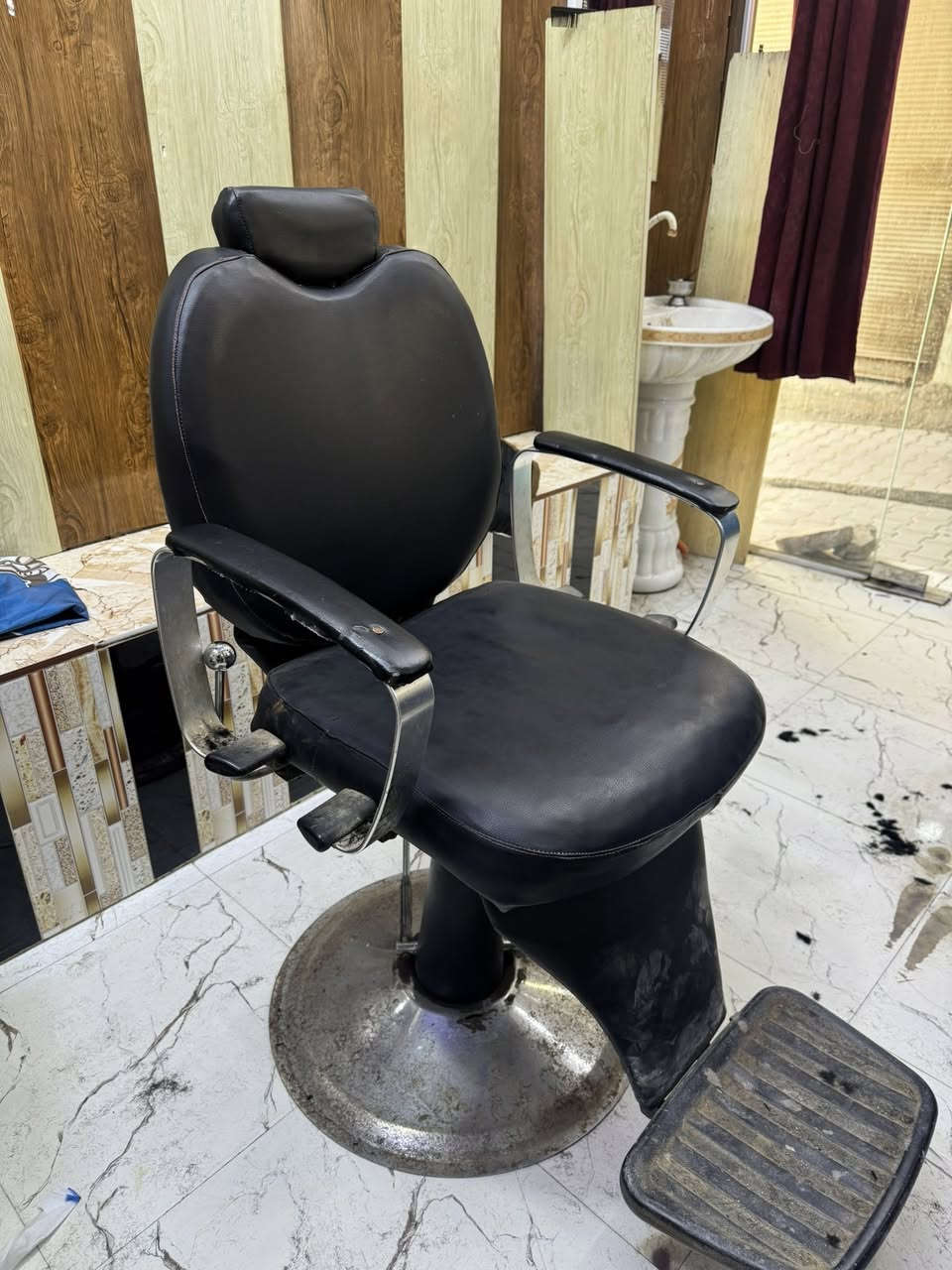 كرسي حلاقه للبيع
90 وبي مجال 
***********
