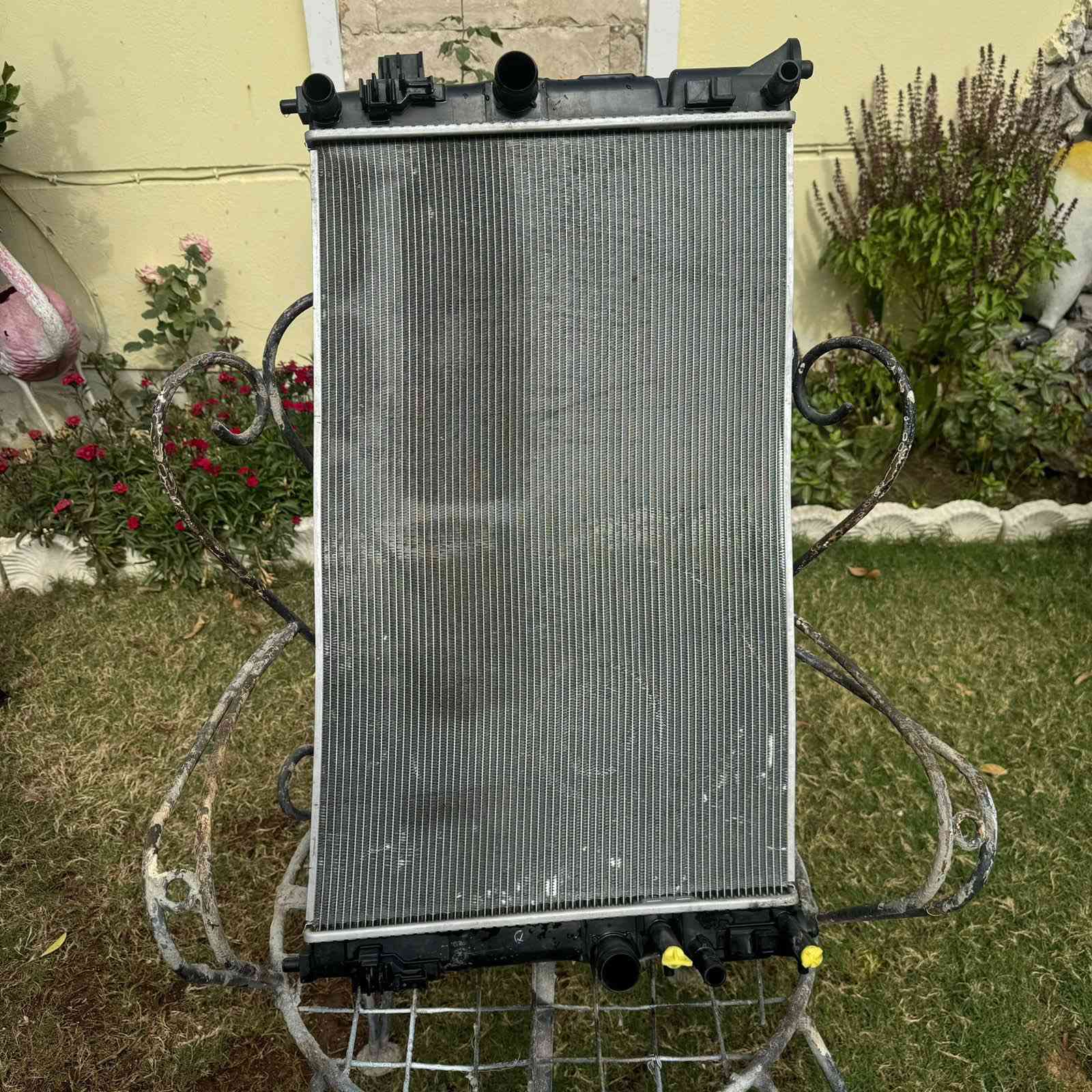 سلام عليكم دعاميه مال كورلا se 2024 لون اسمنتي غامق مصلحه تحتاج صبغ فقط وراديتر ايضا يحتاج قزان مفتوحات من سيارة تفصيخ
***********
