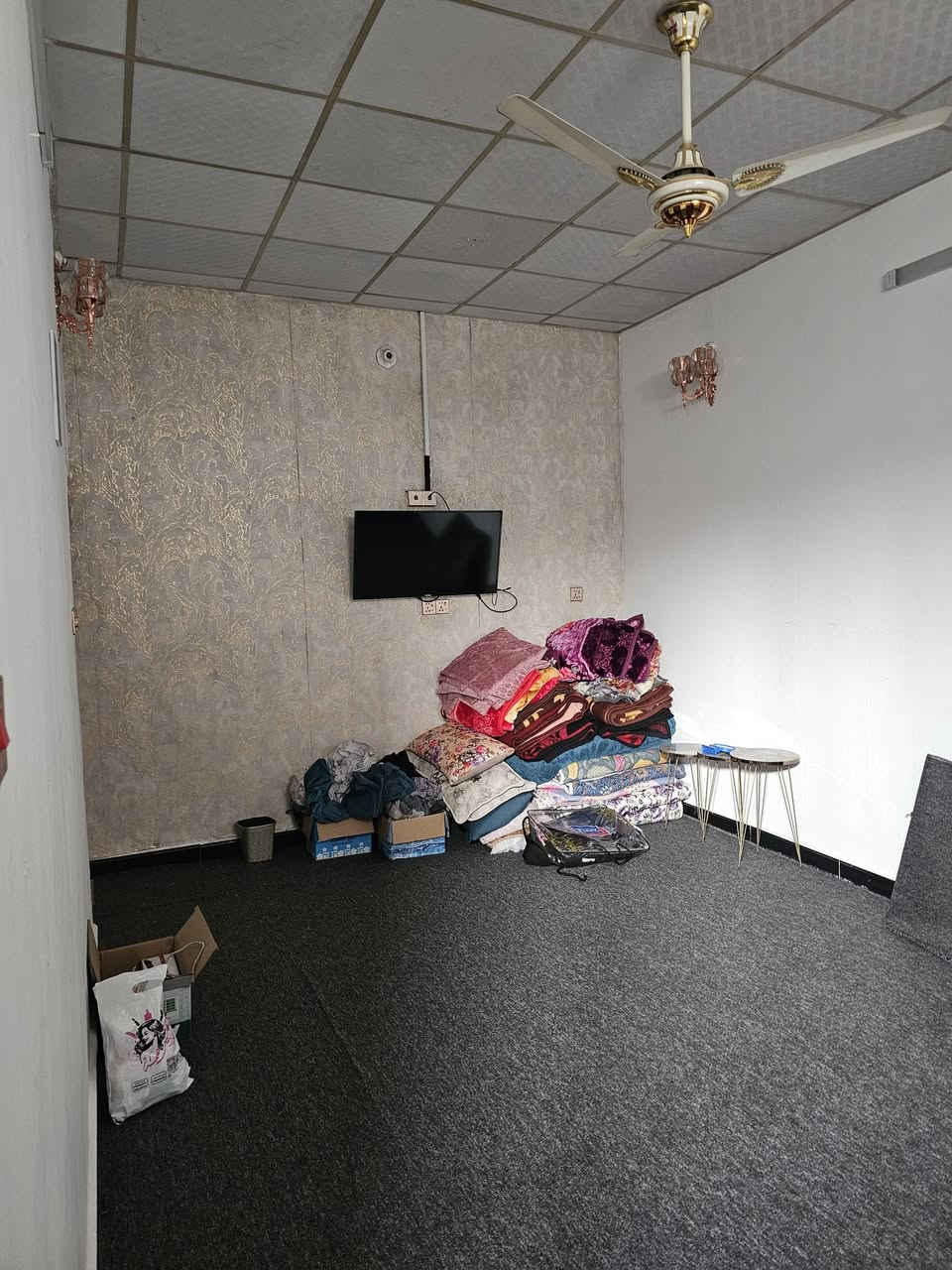 بيت للبيع في حي الوفاء المساحه 100 متر مربع ركن على شارع 15 على ساحه قريب السايدين الجامعه طابق واحد صب مسلح للاستفسار/***********
