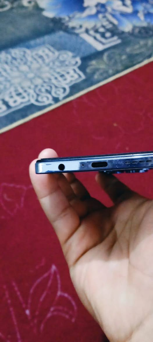 جهاز انفنكس هوت 40 برو للبيع
جهاز نضيف كلش صارلي شهرين من اشتريته وأريد ابيعه لأن محتاج فلوس الله شاهد

ذاكره 256
رام 16
بطارية 5000 شحن سريع جدا جدا 
معالج hello G99
يشغل 60 فريم ببجي بسلاسة تامة
مع كامره خلفية 108 ميكابكسل جيده جدا 
مع كامره امامية 32 ميكابكسل 
جهاز نضيف كلش الله شاهد 
مع الكارتونة مال جهاز مع شاحنة الاصليه مع الكفر الي يجي وي جهاز 

السعر 190 الف وبي مجال لأن محتاج فلوس 

تواصل واتساب ***********
