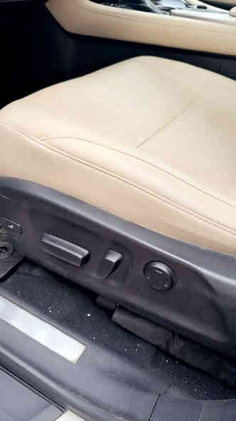 لكزز RX450 هايبرد
موديل 2021 كلين تايتل بدون دعم وصبخ وشخط 
عدد الكليومترات 40 الف كيلومتر السيارة جديدة جدا 
السيارة اعلى فئة من نوعها يعني فول فول 
المواصفات 
*محرك 6V سلندر بنزين و هايبرد 450 
*مقاعد جلد بيجي تبريد تدفئة خزن 
*ستيرن كهربائي وتدفئة وفول تحكم 
*رادار امامي خلفي وجوانب وسياقة شبه ذاتيه واوتو بريك قبل الاصطدام امامي وخلفي واوتو هولد عند التوقف
*اربعة كاميرات محيطية امامي وخلف وجوانب وشاشة معلومات كبيرة 
*داتا شو  
*صندوق كهرباء
*تشغيل عن بعد
*بردات خلفية
*انارة محيطية مخفية 
*شحن وايرلس
*ثلاث وضعيات قيادة اقتصادي ونورمل وسبورت 
*لايتات led ثلاث عدسات وفول اوتو يعني تتقسم من كيفه حسب الطريق مع زراكات تغسيل 
*بانوراما وليست سلايد 
*تبريد منقسم خلفي امامي 
*فول حساسات خلفي امامي مع مستشعرات مطر للجامة الامامي والنوافذ 

رقم سنوية هزة كله جديد

السعر 41000$ ومجال التوصيل
0770 842 1214 دهوك
