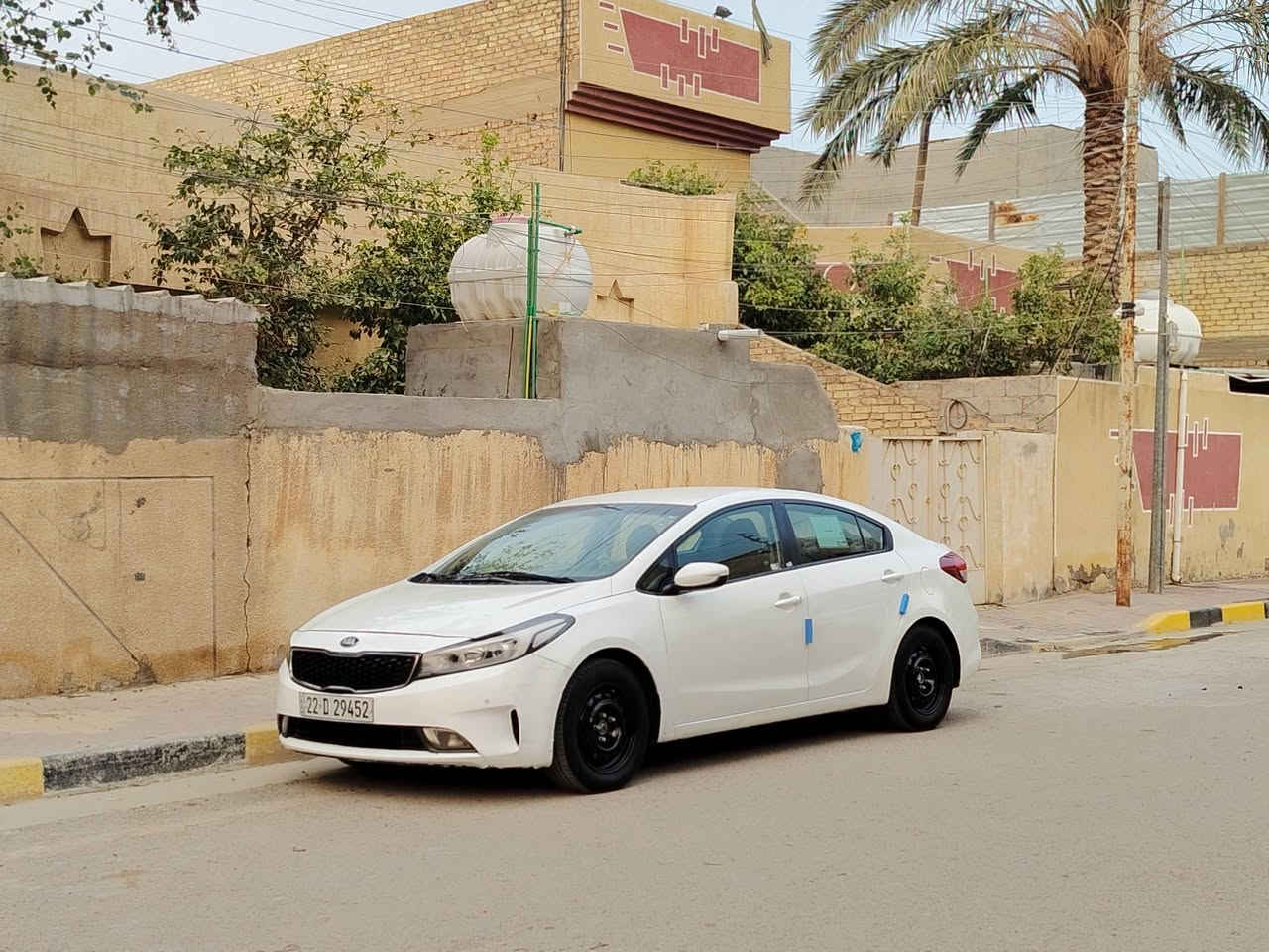 🚗 للبيع سيارة بحالة ممتازة
🔹 النوع: (فورتي 2000 دوش)
🔹 الموديل: (2018)
🔹 اللون: (أبيض)
🔹 الممشى: (143 ألف كم)
🔹 الحالة: نظيفة جدا بيهه حادث من امريكا عكس باب السائق معمر والباقي تفاصيل مرفق سونار جديد هزه قبل كم شهر سنويه لل 2029
🔹 المواصفات: (سنسرات، كاميرا، شاشة،، تبريد ممتاز...)
💰 السعر: (123) قابل للتفاوض
📍 الموقع: بغداد
📞 للتواصل: متواجد ع الفيس
✨ السيارة جاهزة للاستخدام وما تحتاج أي صرف


**إذا كنت صاحب هذا الإعلان وتريد حذفه لأي سبب، رجاءا أرسل رسالة إلى الدعم الفني**