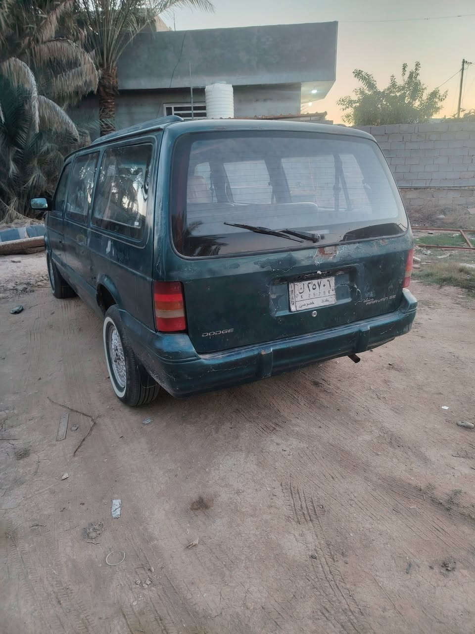 دوج كلايزر موديل ١٩٩٤ بغداد  طويله محرك ٣٣٠٠ محرك وكير مكفولات تخم تاير توني شاده ابو الخط وحداديه امامي خلفي مضبوطه ترايك وين مايعجبك السنويه ل 27 مجدده السعر 35 وبيها مجال حك الجيه م *********** بابل سدة الهنديه مهناويه
