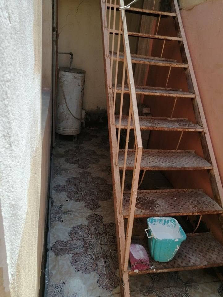 بيت للإيجار بهرز  مقابل مدرسة الرونق... الاشاوس سابقا غرفتين نوم وصالة ومطبخ   وسطح وكراج ..
للاستفسار  الاتصال عالرقم ***********
