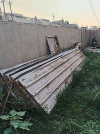 عندي قطع سندويج ٥ قطع ام ال ٦ متر وضلع واحد. هنه والحديد مالتهن. ٠٧٧٢٤...