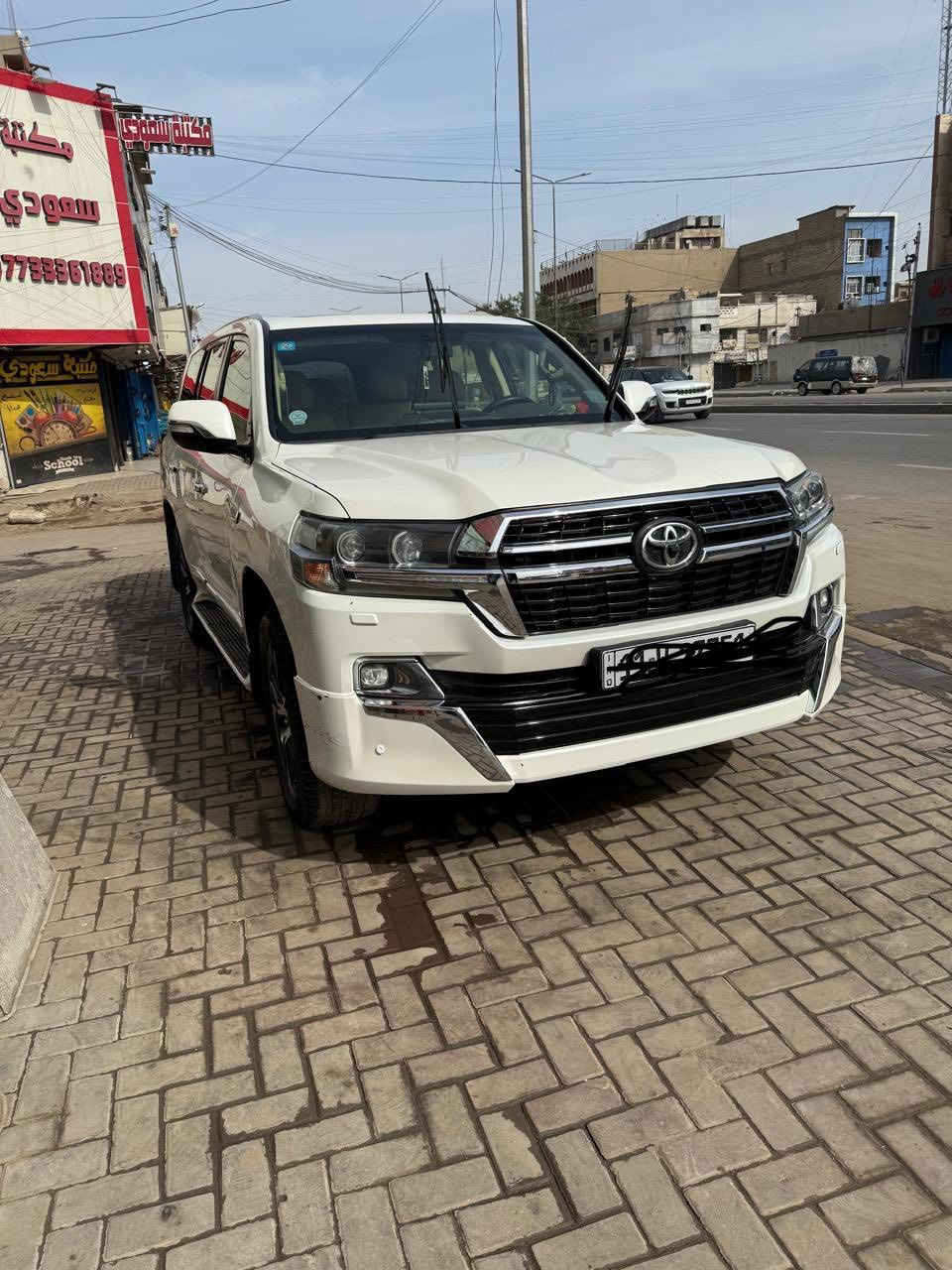 تويوتا لاندكروز 2016 بريم مكينه 6 سلندر 

ماشيه 60 

السياره باسمي رقم بغداد 

بيها بارد بالداير مال جاملغ الامامي اليسره 

مواصفات 
فتحه
بصمه 
جلد
كراسي كهرباء 
لايت اسود 
8 ايرباك 
وباقي المواصفات المعروفه مال بريم

السعر 430  

مكان السياره بغداد 

***********
