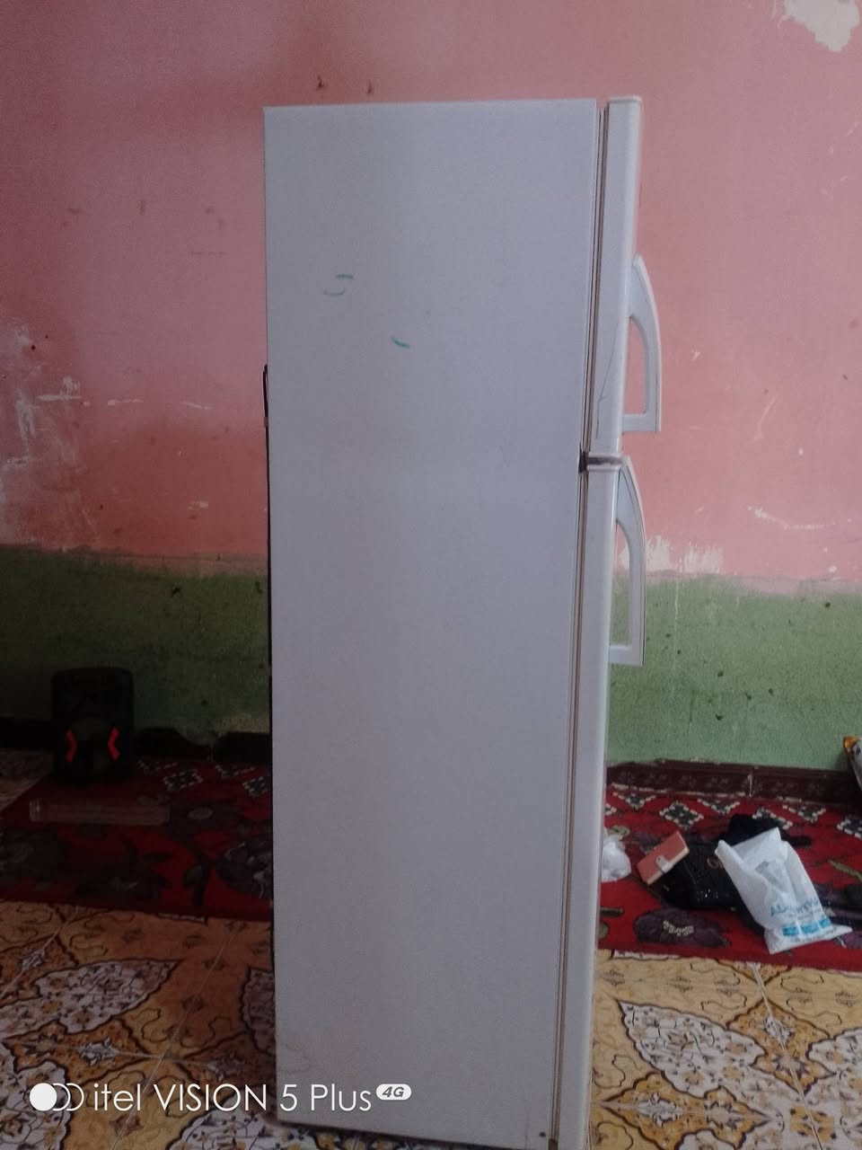 ثلاجه للبيع عوزهه بس غاز 250بيهه مجال عنوان ذي قار سيد تخيل رقم،***********
