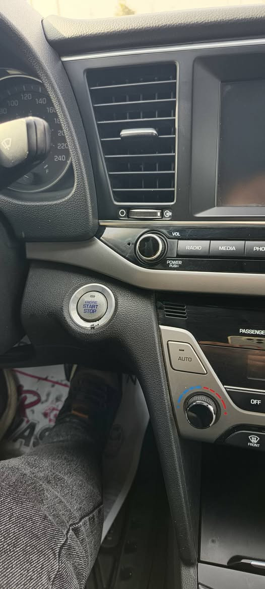 السلام عليكم... النترا..2017...فول .. مواصفات..ماشيه..85..كيلو..محرك..حجم..20...مامفتوح..... بيها صبغ باب سايق..ودوسه...شرط...بدون دواخل... كشنات هيتر...كشنات...الخلف..هيتر...ستيرن..هيتر...مكان.. سياره موصل جانب..ايسر..رقم..***********..بي.. واتساب..سعر..135 داخله..عل..عراق..بس..دعاميه..موضح.بل.صور
