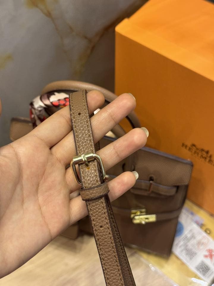 هلو بنوتات وفرنالكم جنط كلش حلوه وخامتها تخبل ماستر كوالتي تناسب مختلف ستايلاتكم وبسعر ولا أروع للطلب التواصل عبر الخاص يوجد توصيل إلى كافة المحافظات


**إذا كنت صاحب هذا الإعلان وتريد حذفه لأي سبب، رجاءا أرسل رسالة إلى الدعم الفني**