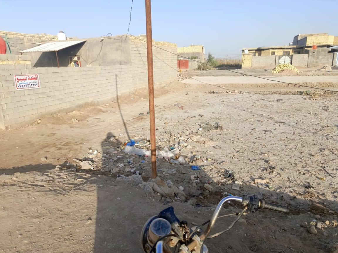 السلام عليكم قطعه 200متر زراعية للبيع  بصف الركن وجه للقبلة كهرباء بالباب وماي يصعد للتانكي بدون ماطور منطقه مرتبه ومشمولة بالتطويب 
 منطقة كشمرة قرب حي الصحفيين تبعد 100 متر عن الشارع العام مال نهر الوفاء السعر 18 وبيها مجال الله شاهد بصفها ب35 
***********
***********
