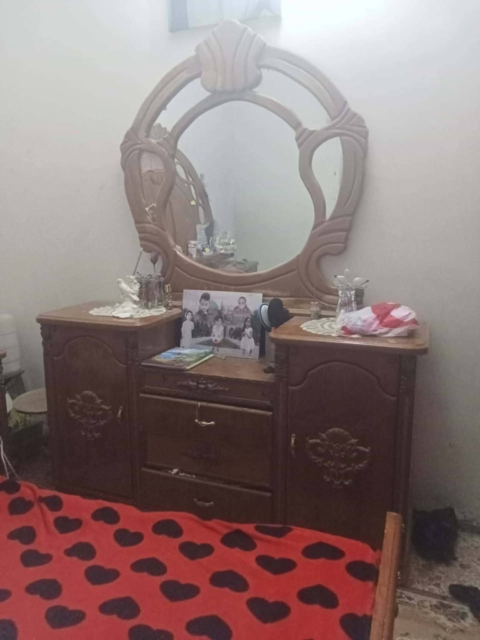 السلام عليكم غرفه للبيع السعر 450 وبيه مجال هاذ رقم صاحب الغرفه ‏‪***********‬‏
