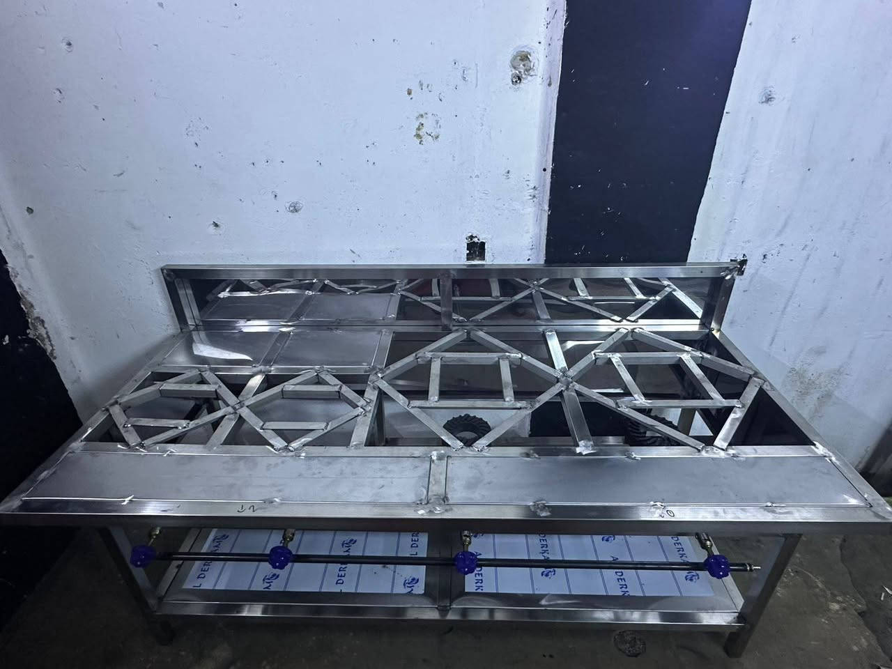 طباخ 4 عيون ستيل وجنبر شاي مغلف ستيل شغل تفصال طلب خاص اليرغب بالشراء يتصل ويدلل ***********  سعر الطباخ 600 الف وسعر الجنبر الشاي 250 الف
