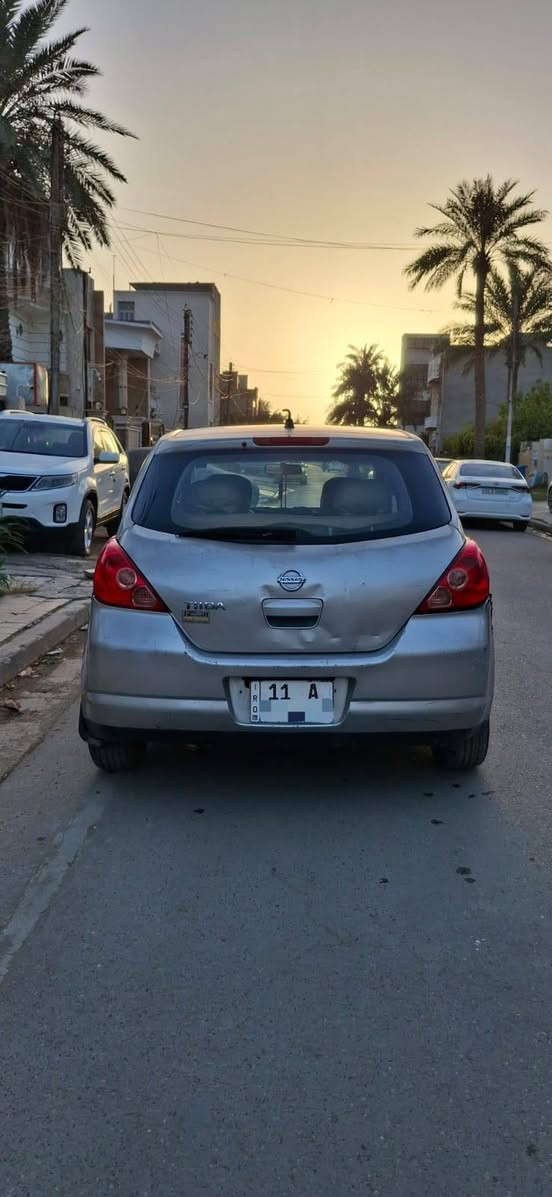 السلام عليكم 
نيسان تيدا ٢٠٠٧ 
رقم بغداد الدولي سنويه بأسمي 
كير محرك نضيفات . كير اوتو .
 صدر تايرات تبريد تدفئه كلها تمام 
السياره بدون صبغ . والكشر واضح بالصور 
السعر ٦٤ وبيها مجال . مكان السياره العامريه 
للاستفسار (***********) بغداد, العراق
