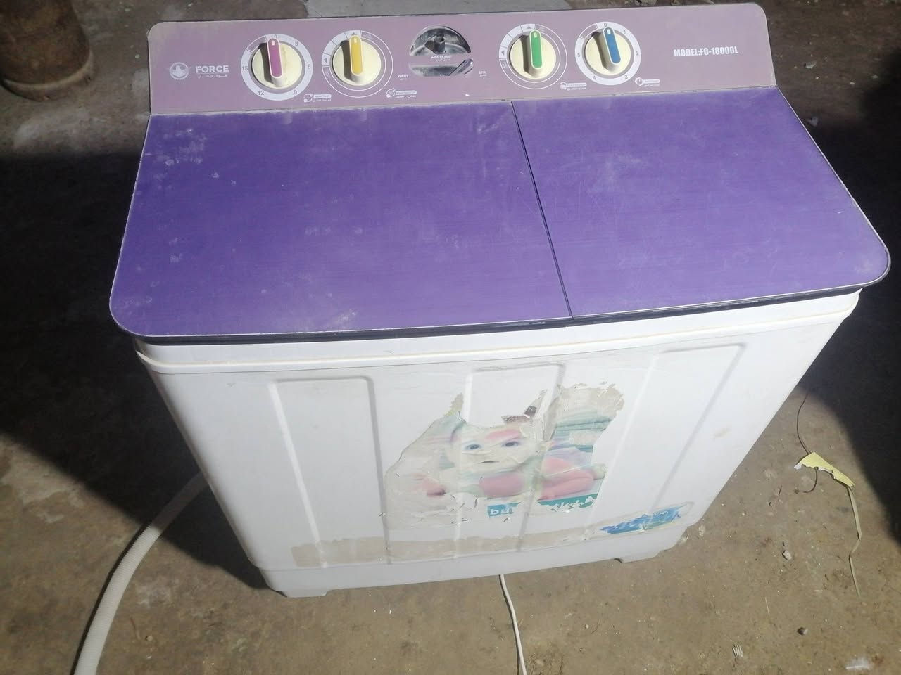 غساله للبيع شغال على الفحص شرط الشغل نجف قرب قرية الغدير على شارع المطار *********** السعر ٩٠ وبي مجال
