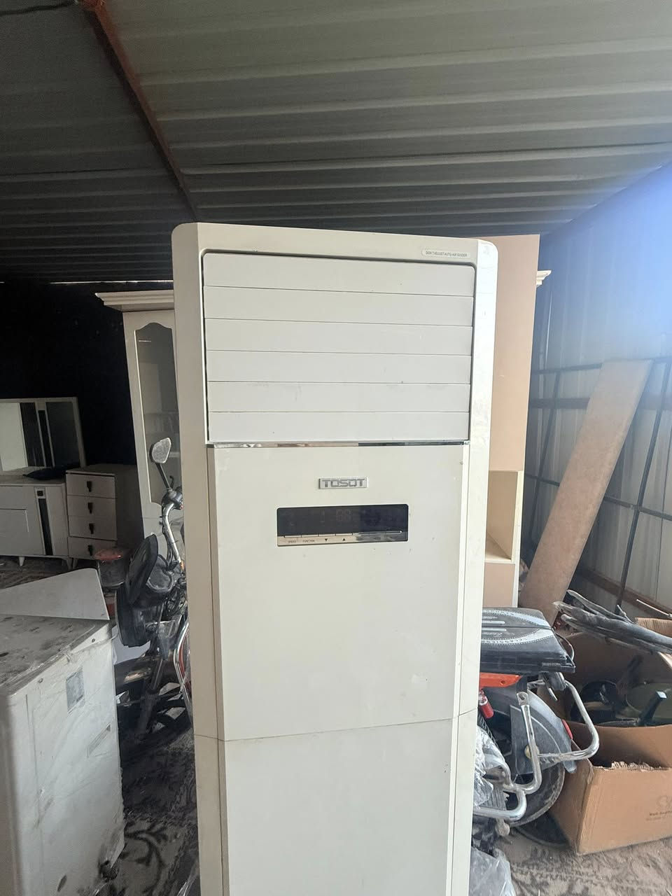 سبلت كنتوري توسوت 3 طن اله ربع بحالة شركه مداخل تصليح نهائياً ع الفحص و علضمان تروح گبل تشد 
كامل ملحقات 
بسعر 700 
***********
